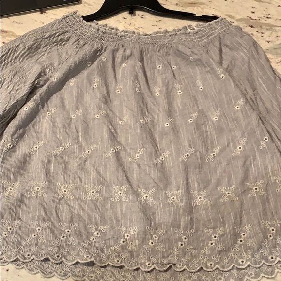 Off the shoulder shirt - Picture 3 of 4